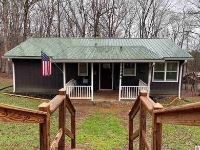 Looking for a home near Lake Barkley? This is the perfect place! on  in Kentucky - for sale on GolfHomes.com, golf home, golf lot