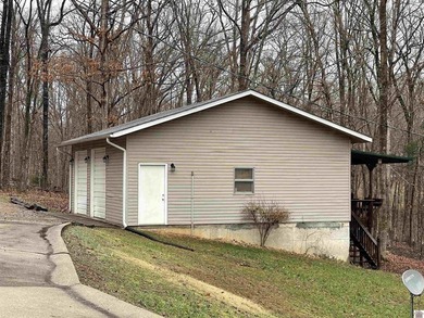 Looking for a home near Lake Barkley? This is the perfect place! on  in Kentucky - for sale on GolfHomes.com, golf home, golf lot