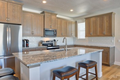 Are you looking for a home that's less than a year old and still on Hunters Point Golf Club in Idaho - for sale on GolfHomes.com, golf home, golf lot