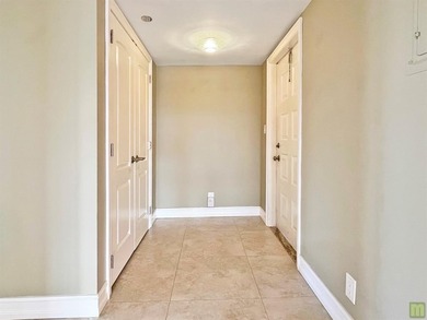 Beautiful, updated corner unit condo in Palm Aire's highly on Palm-Aire Country Club and Resort - Palms in Florida - for sale on GolfHomes.com, golf home, golf lot