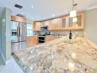 Beautiful, updated corner unit condo in Palm Aire's highly on Palm-Aire Country Club and Resort - Palms in Florida - for sale on GolfHomes.com, golf home, golf lot