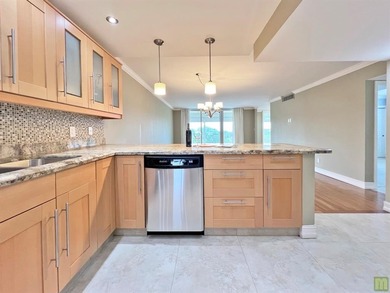 Beautiful, updated corner unit condo in Palm Aire's highly on Palm-Aire Country Club and Resort - Palms in Florida - for sale on GolfHomes.com, golf home, golf lot