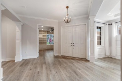 One or more photo(s) has been virtually staged. Luxury Sarasota on Heritage Oaks Golf and Country Club in Florida - for sale on GolfHomes.com, golf home, golf lot