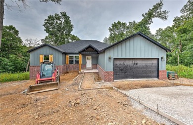 Ideal new construction location!  Close to trails, golf courses on Bella Vista Country Club and Golf Course in Arkansas - for sale on GolfHomes.com, golf home, golf lot