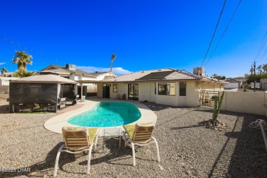 This 3-bedroom, 2-bath pool home is conveniently located in on London Bridge Golf Course in Arizona - for sale on GolfHomes.com, golf home, golf lot