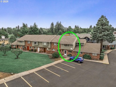 This 3 bed 1.5 bath home is close to shopping, bus and many on Gresham Golf Course in Oregon - for sale on GolfHomes.com, golf home, golf lot