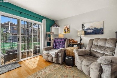 This 3 bed 1.5 bath home is close to shopping, bus and many on Gresham Golf Course in Oregon - for sale on GolfHomes.com, golf home, golf lot