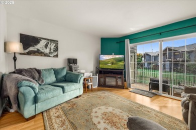 This 3 bed 1.5 bath home is close to shopping, bus and many on Gresham Golf Course in Oregon - for sale on GolfHomes.com, golf home, golf lot