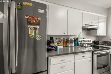This 3 bed 1.5 bath home is close to shopping, bus and many on Gresham Golf Course in Oregon - for sale on GolfHomes.com, golf home, golf lot