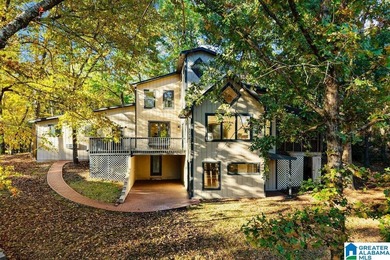 Spacious 1.5 story home with fully finished basement in the on Stillwaters Golf and Country Club in Alabama - for sale on GolfHomes.com, golf home, golf lot