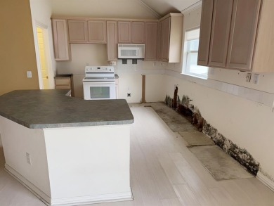 Lots of potential here with Great open floorplan, screened in on Wildhorse Golf Club of Robson Ranch in Texas - for sale on GolfHomes.com, golf home, golf lot