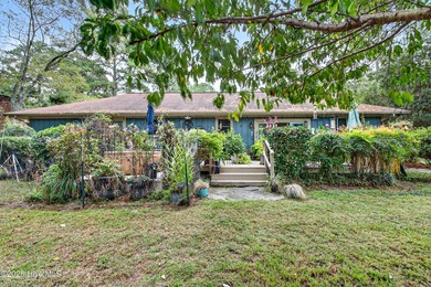 Welcome to the prettiest street in River Bend! River Bend is its on River Bend Golf and Country Club in North Carolina - for sale on GolfHomes.com, golf home, golf lot