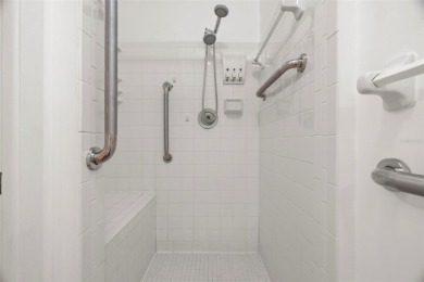 RARE, POND VILLA UNIT AVAILABLE! BEAUTIFUL WATER VIEWS! MOVE-IN on Mainlands Golf Club in Florida - for sale on GolfHomes.com, golf home, golf lot