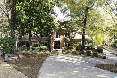 0.5 mi to Riverchase Country Club o 208 ft lake front o Sunrise on Riverchase Country Club in Alabama - for sale on GolfHomes.com, golf home, golf lot