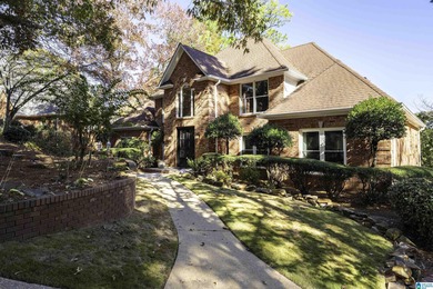 0.5 mi to Riverchase Country Club o 208 ft lake front o Sunrise on Riverchase Country Club in Alabama - for sale on GolfHomes.com, golf home, golf lot