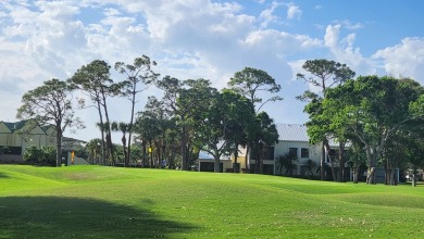 COME SEE THIS FANTASTIC GOLF VILLA WITH NEW A/C, NEW on Gator Trace Golf and Country Club in Florida - for sale on GolfHomes.com, golf home, golf lot