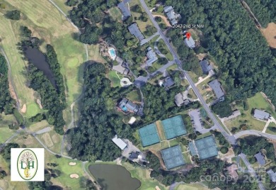 Stately Southern Colonial located across the street from LHCC on Lake Hickory Town Course in North Carolina - for sale on GolfHomes.com, golf home, golf lot