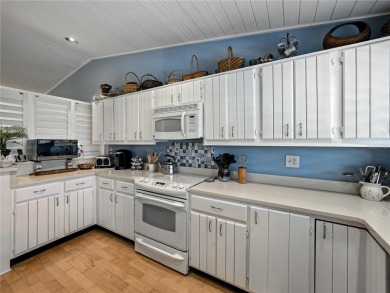Enjoy the perfect Florida lifestyle in this 2-bedroom, 2-bath on Lake Wales Country Club in Florida - for sale on GolfHomes.com, golf home, golf lot