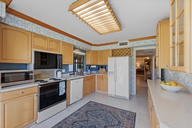 Don't miss out on this lovely 2 bedroom, 2 bath condo in the on Jonathans Landing Golf Club in Florida - for sale on GolfHomes.com, golf home, golf lot