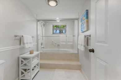 Don't miss out on this lovely 2 bedroom, 2 bath condo in the on Jonathans Landing Golf Club in Florida - for sale on GolfHomes.com, golf home, golf lot