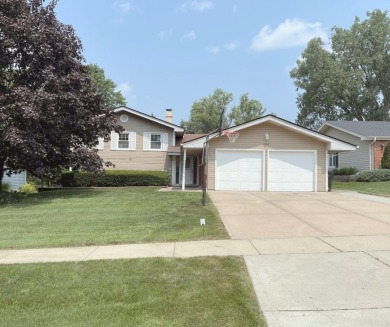 Seller financing available at a discounted rate!! Welcome to on Highland Woods Golf Course in Illinois - for sale on GolfHomes.com, golf home, golf lot