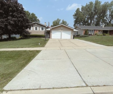 Seller financing available at a discounted rate!! Welcome to on Highland Woods Golf Course in Illinois - for sale on GolfHomes.com, golf home, golf lot
