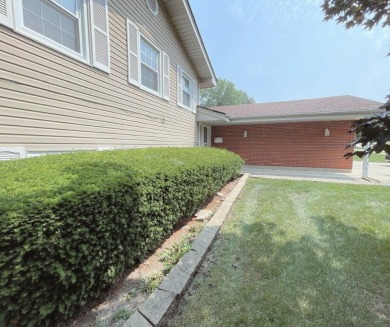 Seller financing available at a discounted rate!! Welcome to on Highland Woods Golf Course in Illinois - for sale on GolfHomes.com, golf home, golf lot