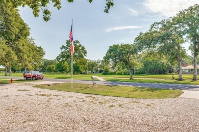 Charming 4-bedroom, 3-bath home in the gated Lake Kiowa on Lake Kiowa Golf Course in Texas - for sale on GolfHomes.com, golf home, golf lot