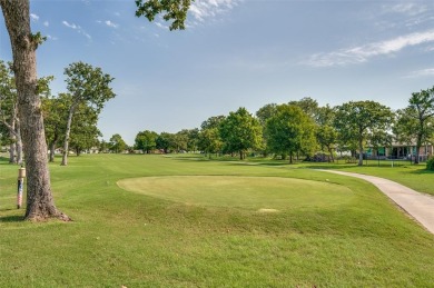 Charming 4-bedroom, 3-bath home in the gated Lake Kiowa on Lake Kiowa Golf Course in Texas - for sale on GolfHomes.com, golf home, golf lot