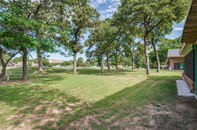 Charming 4-bedroom, 3-bath home in the gated Lake Kiowa on Lake Kiowa Golf Course in Texas - for sale on GolfHomes.com, golf home, golf lot