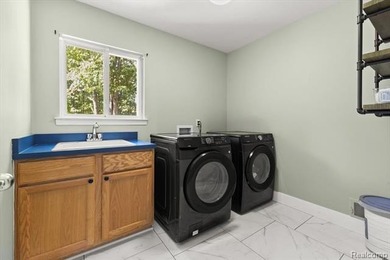 MOVE RIGHT INTO this 5 Bedroom Colonial that has *A LOT* to on Beacon Hill Golf Club in Michigan - for sale on GolfHomes.com, golf home, golf lot