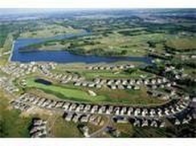 This beautiful home is located in a maintenance provided area in on Golf Club of Creekmoor in Missouri - for sale on GolfHomes.com, golf home, golf lot