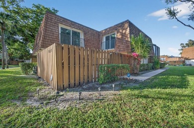 ***Remodeled*** Great location with highly rated schools! Large on Pine Island Ridge Country Club in Florida - for sale on GolfHomes.com, golf home, golf lot