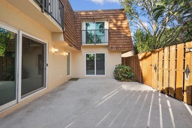 ***Remodeled*** Great location with highly rated schools! Large on Pine Island Ridge Country Club in Florida - for sale on GolfHomes.com, golf home, golf lot