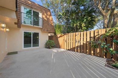 ***Remodeled*** Great location with highly rated schools! Large on Pine Island Ridge Country Club in Florida - for sale on GolfHomes.com, golf home, golf lot