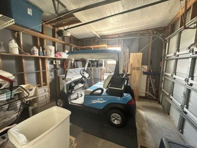 Reduced to $139,900  This spacious 2000 Jacobsen home offers on Four Lakes Golf Club in Florida - for sale on GolfHomes.com, golf home, golf lot