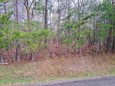 Beautiful lot with a gentle slope, ideal for building your dream on Heatherhurst Golf Course in Tennessee - for sale on GolfHomes.com, golf home, golf lot