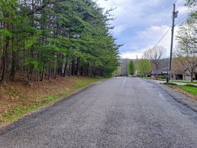 Beautiful lot with a gentle slope, ideal for building your dream on Heatherhurst Golf Course in Tennessee - for sale on GolfHomes.com, golf home, golf lot