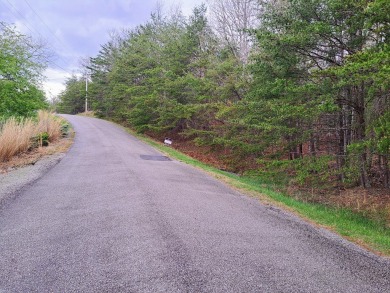 Beautiful lot with a gentle slope, ideal for building your dream on Heatherhurst Golf Course in Tennessee - for sale on GolfHomes.com, golf home, golf lot