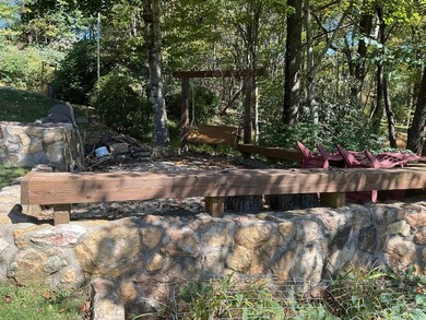 This charming Skyland Lakes Golf Community home is immaculate on Skyland Lakes Golf Course in Virginia - for sale on GolfHomes.com, golf home, golf lot