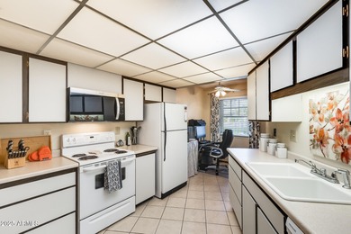 Featuring neutral color tones and upgraded carpeting, new on Sun City-Willow Creek / Willow Brook  in Arizona - for sale on GolfHomes.com, golf home, golf lot