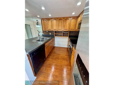 Move-in ready in the heart of Davie close to highways on Pine Island Ridge Country Club in Florida - for sale on GolfHomes.com, golf home, golf lot