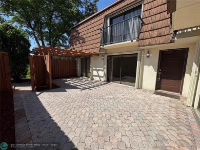 Move-in ready in the heart of Davie close to highways on Pine Island Ridge Country Club in Florida - for sale on GolfHomes.com, golf home, golf lot