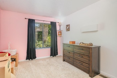 This three-level floor plan townhouse features clean updates and on Boone Links Golf Course in Kentucky - for sale on GolfHomes.com, golf home, golf lot