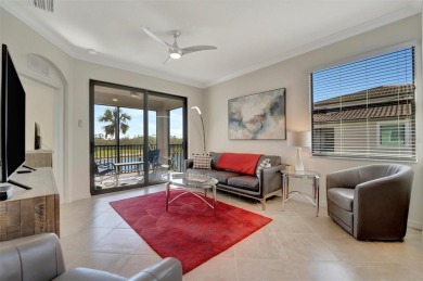 This is a rare find, 3-bedroom, end unit, split bedroom floorpan on Lakewood National Golf Club in Florida - for sale on GolfHomes.com, golf home, golf lot