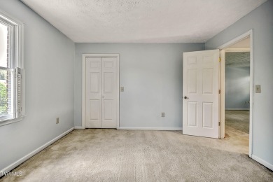 BUYER FLEX CASH AVAILABLE! ** SELLERS ARE OFFERING $10,000 for on Country Club of Bristol in Tennessee - for sale on GolfHomes.com, golf home, golf lot