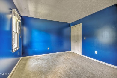 BUYER FLEX CASH AVAILABLE! ** SELLERS ARE OFFERING $10,000 for on Country Club of Bristol in Tennessee - for sale on GolfHomes.com, golf home, golf lot