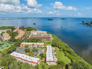 Under contract-accepting backup offers. Room to Roam in this on The Dunedin Country Club in Florida - for sale on GolfHomes.com, golf home, golf lot