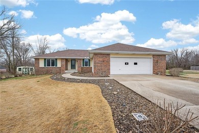 Don't miss this unique opportunity to purchase a home with 2 on Bella Vista Country Club - Highlands in Arkansas - for sale on GolfHomes.com, golf home, golf lot