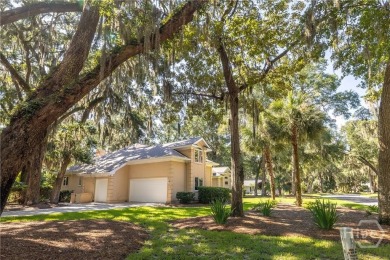 Beautiful stucco home in The Landings! Featuring 4 bedrooms on The Landings Club - Oakridge in Georgia - for sale on GolfHomes.com, golf home, golf lot